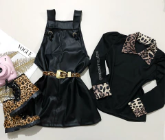 Conjunto jardineira com blusa print
