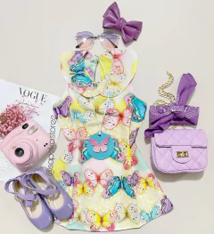 Vestido com colar borboleta