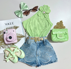 Short jeans flor bordada
