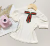 Blusa com broche