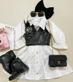 Chemise com cropped em courino e broche