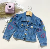 Jaqueta jeans bordada coração