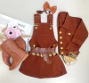 Conjunto Jardineira e jaqueta jeans