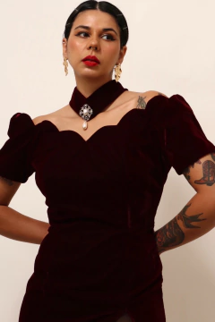 Vestido veludo com gargantilha vintage na internet