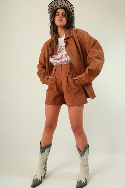 Shorts couro marrom cintura mega alta