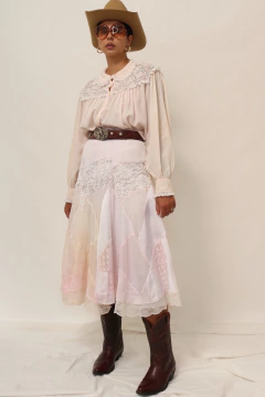 Saia midi rosa detalhes recorte renda - Capichó Brechó