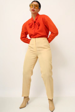 Calça amarela cintura alta textura - comprar online