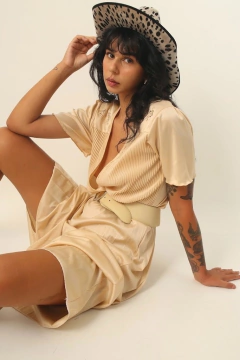 vestido dourado plissado midi vintage