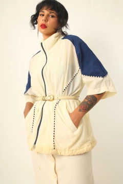 Blusa nylon nave off white azul vintage