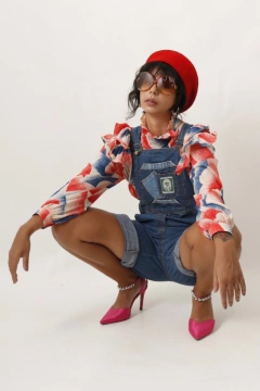 jardineira jeans vintage 90’s bermuda na internet