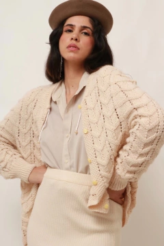 Cardigan tricot bege puxador perola
