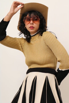 tricot dourado com det preto vintage