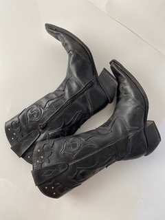 Bota couro western preta vintage 34 - Capichó Brechó