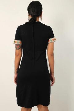 Vestido tricot preto detalhe floral