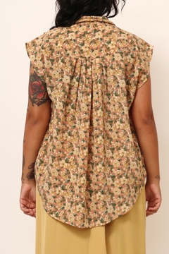 Imagem do Camisa estampada rosa antigo flores amarela