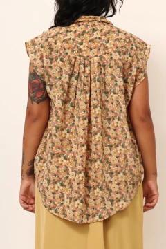 Imagem do Camisa estampada rosa antigo flores amarela