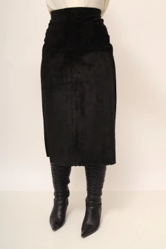 Saia couro camurça cintura alta - Capichó Brechó