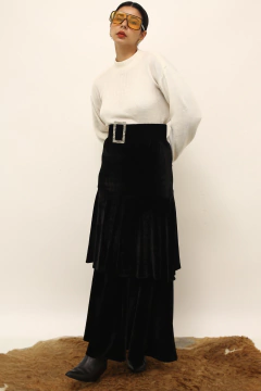 Saia preta veludo vintage camadas na internet