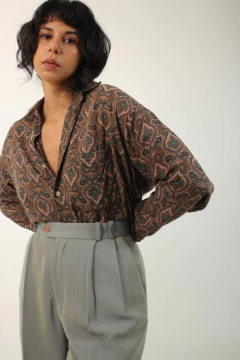 camisa estampa marrom ampla 90’s