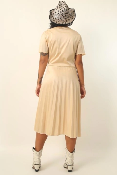 vestido dourado plissado midi vintage