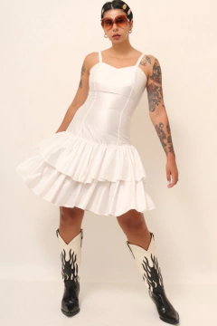 Vestido branco saia recorte babados viscose - Capichó Brechó