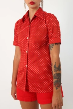 Imagem do camisa poá vermelha vintage