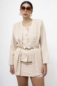 Conjunto bege BLAZER + SAIA na internet