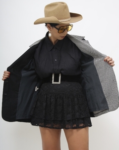 Blazer preto com xarez ombreira