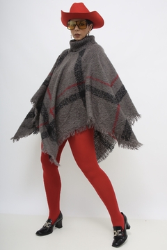 Poncho xadrez cinza com vermelho gola alta - loja online