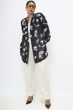 Camisa preta flores vintage na internet