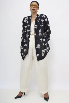 Camisa preta flores vintage - Capichó Brechó