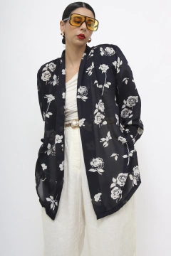 Camisa preta flores vintage