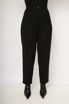 Calça cintura alta preta alfaiataria LÃ - comprar online