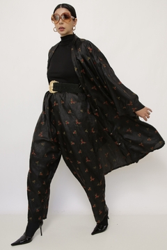 Conjunto preto bordado CALÇA + KIMONO - Capichó Brechó