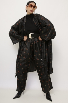 Imagem do Conjunto preto bordado CALÇA + KIMONO