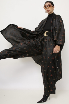 Conjunto preto bordado CALÇA + KIMONO - Capichó Brechó