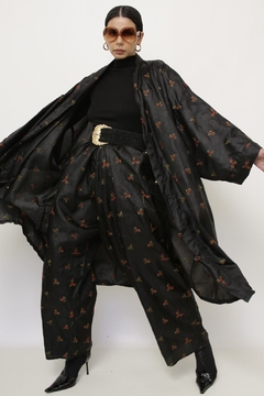 Conjunto preto bordado CALÇA + KIMONO na internet