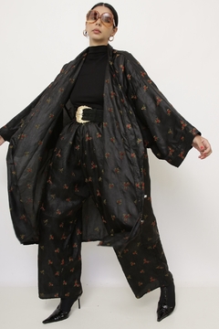 Conjunto preto bordado CALÇA + KIMONO