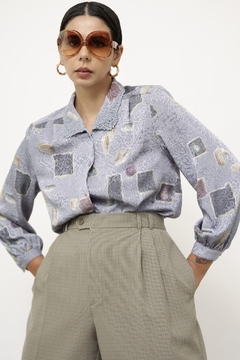 Imagem do Camisa azul estampa acetinada