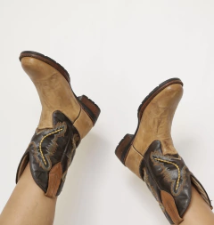 Imagem do Bota marrom com bege western bordada 38