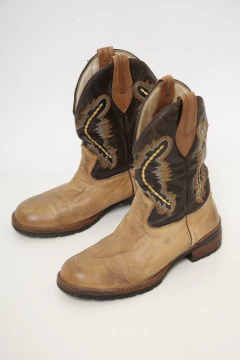 Bota marrom com bege western bordada 38