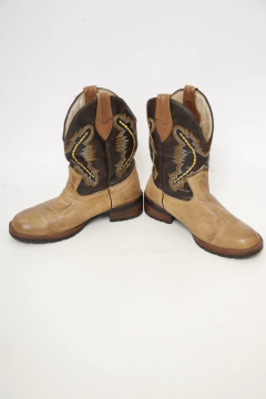 Bota marrom com bege western bordada 38
