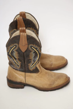 Bota marrom com bege western bordada 38 - comprar online