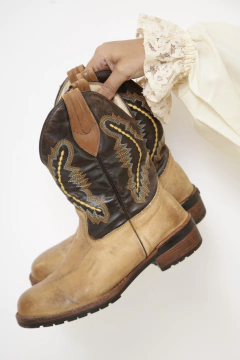 Imagem do Bota marrom com bege western bordada 38