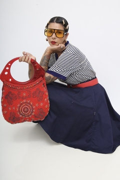 Bolsa vermelha bordada alca acrilico