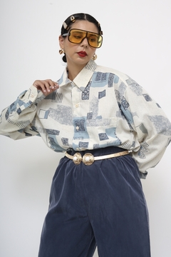 Camisa estampa azul vintage manga longa - comprar online