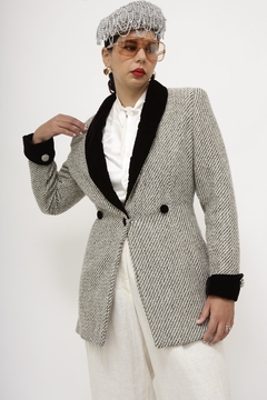 Blazer cinza LÃ chic gola veludo