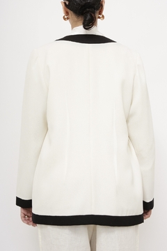 Imagem do Blazer branco com preto classico