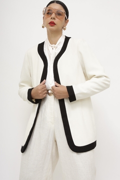 Blazer branco com preto classico - Capichó Brechó