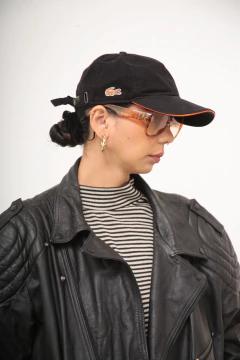 Imagem do Bone preto LACOSTE jacare laranja